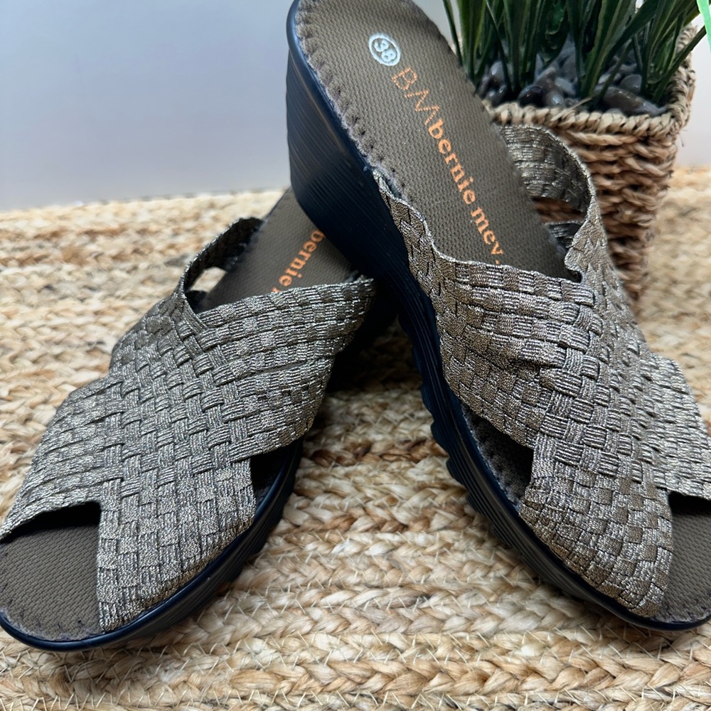 BERNIE MEV New York Women's Weave Wedges in Bronze, Like New, Size 8